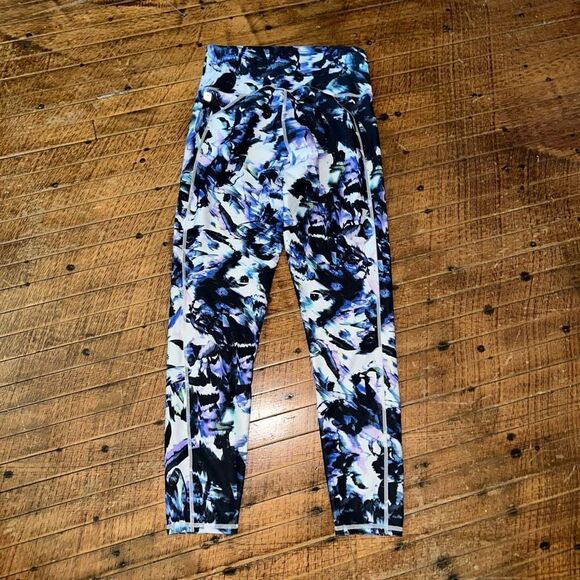 Fabletics blue & white XS Athleisure workout cropped leggings - Picture 2 of 2